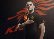 开云体育官网-那不勒斯新王闪耀，蓝鹰压哨绝杀，足球之夜的冰与火之歌