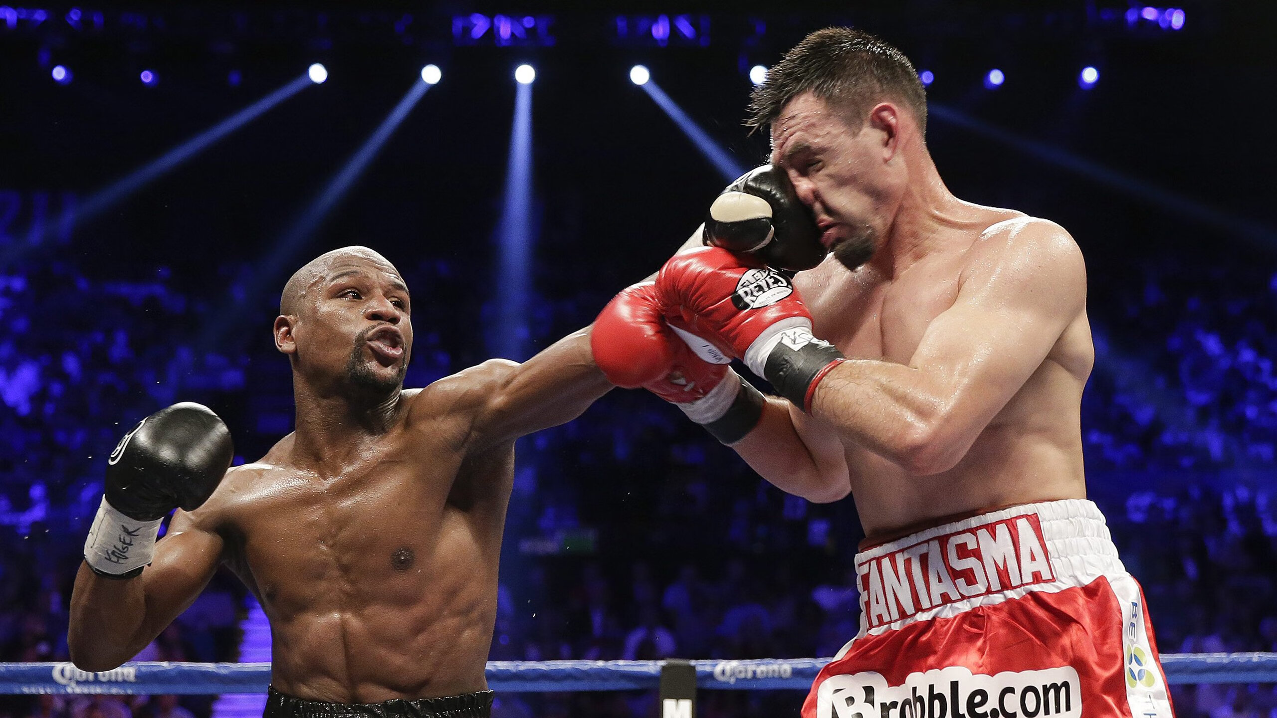 世界排名争夺战之夜，字母哥关键节点连续得分改写格局